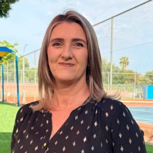 Mev. Nelda Pienaar